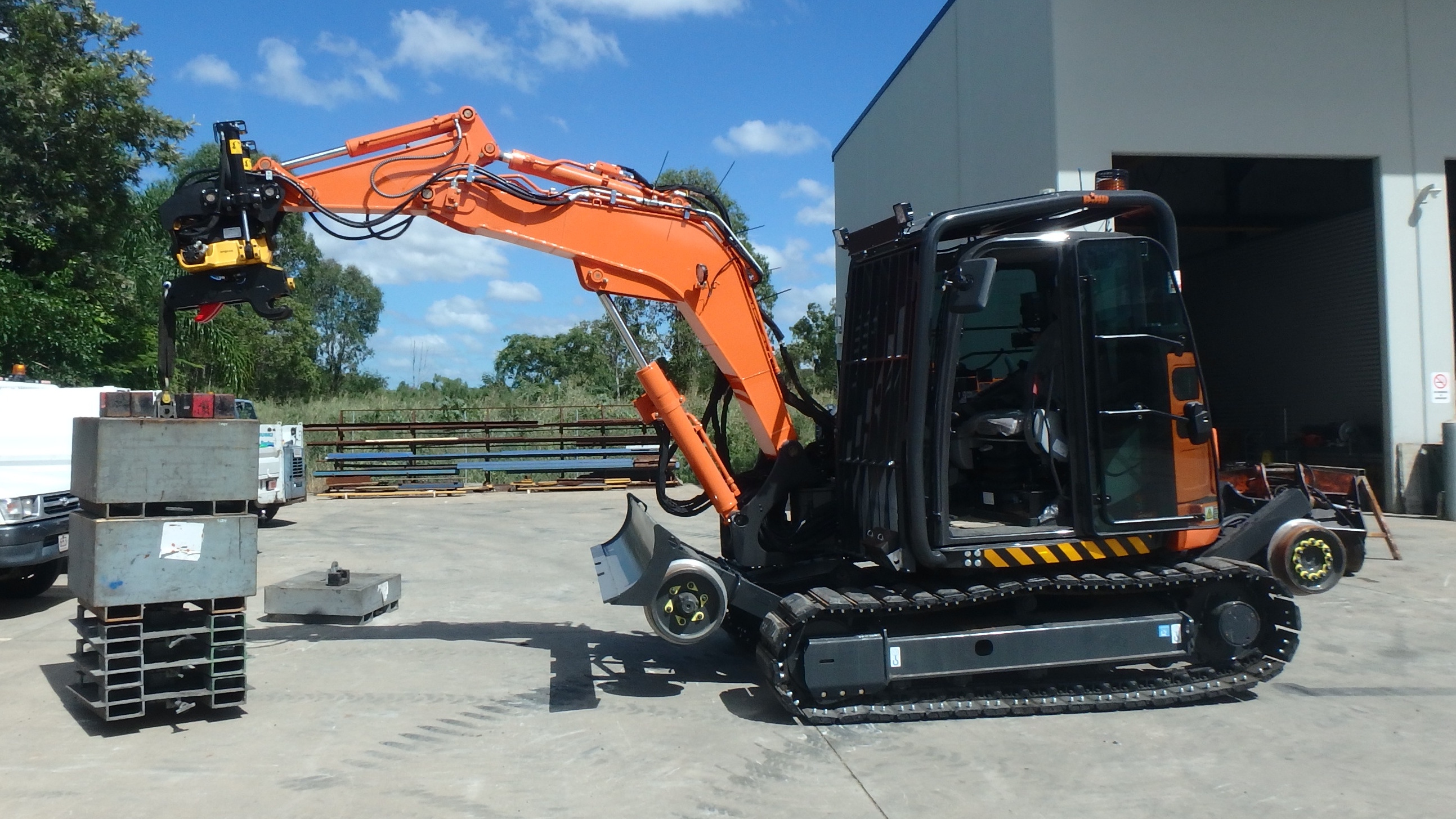 15 Ton  excavator with reduced reach and height