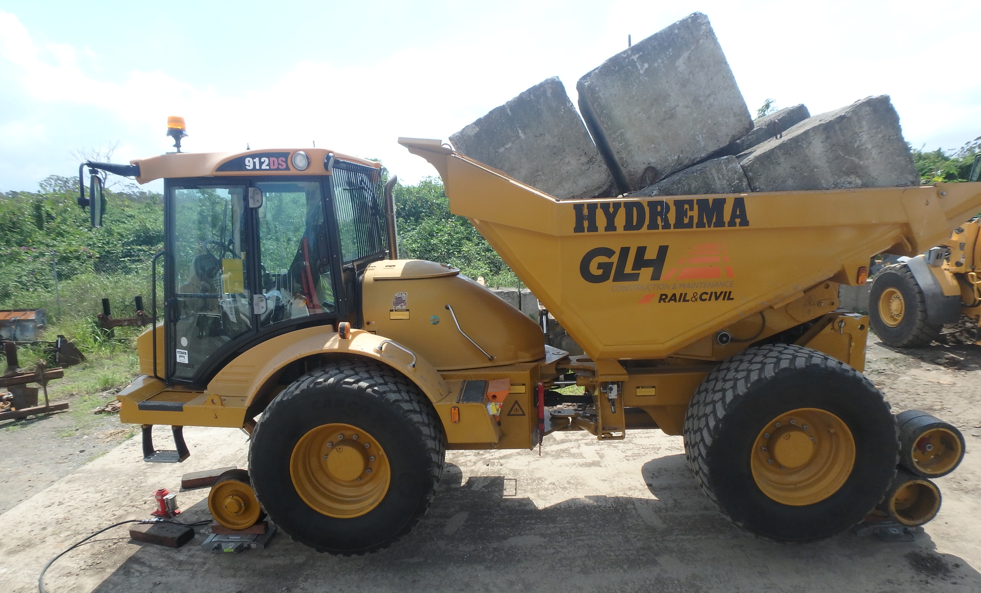 Hi-rail 10 ton dump truck